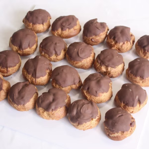 Caramel choux profiteroles